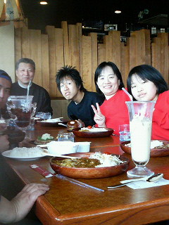 食事会 ネッシー一家.jpg